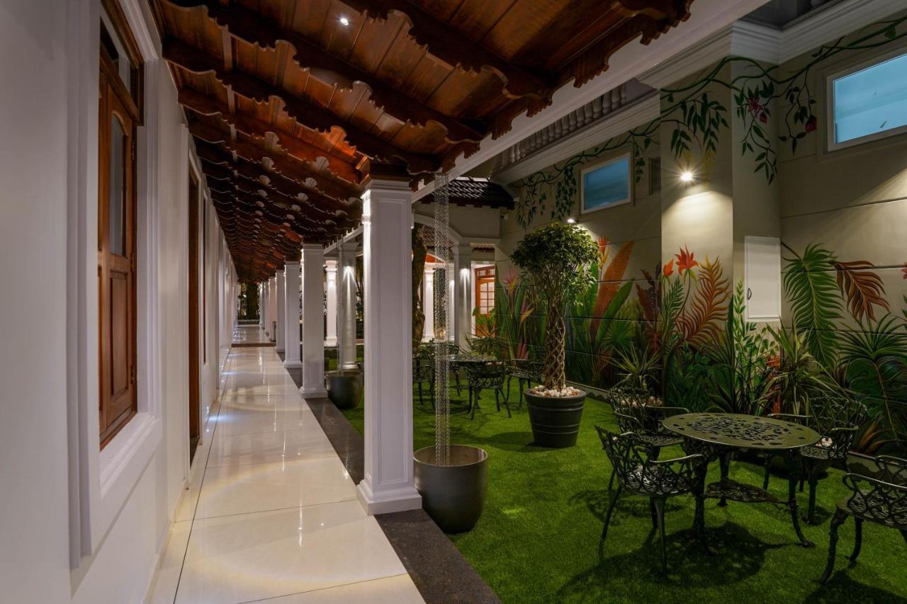 Hotel Heritage Plaza Котаям Екстериор снимка