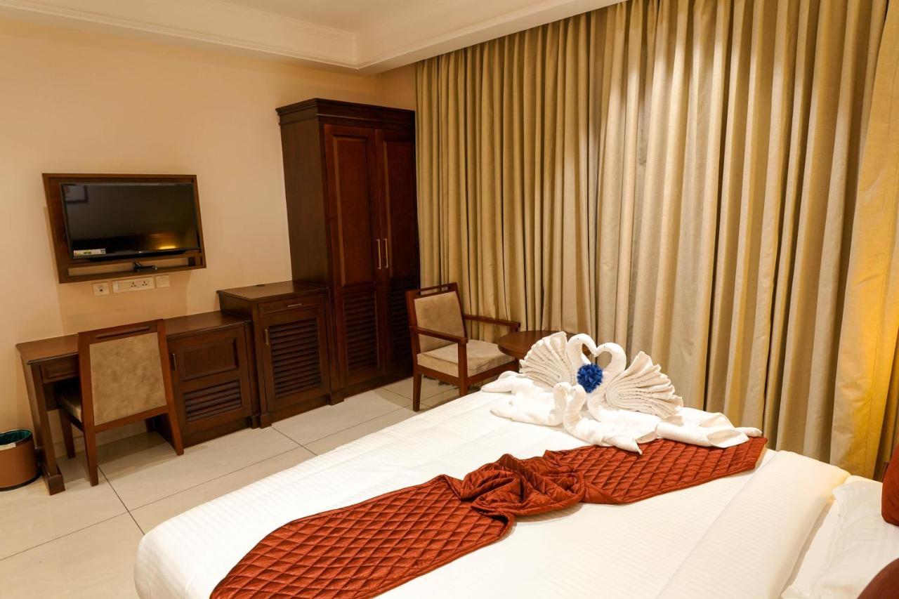 Hotel Heritage Plaza Котаям Екстериор снимка