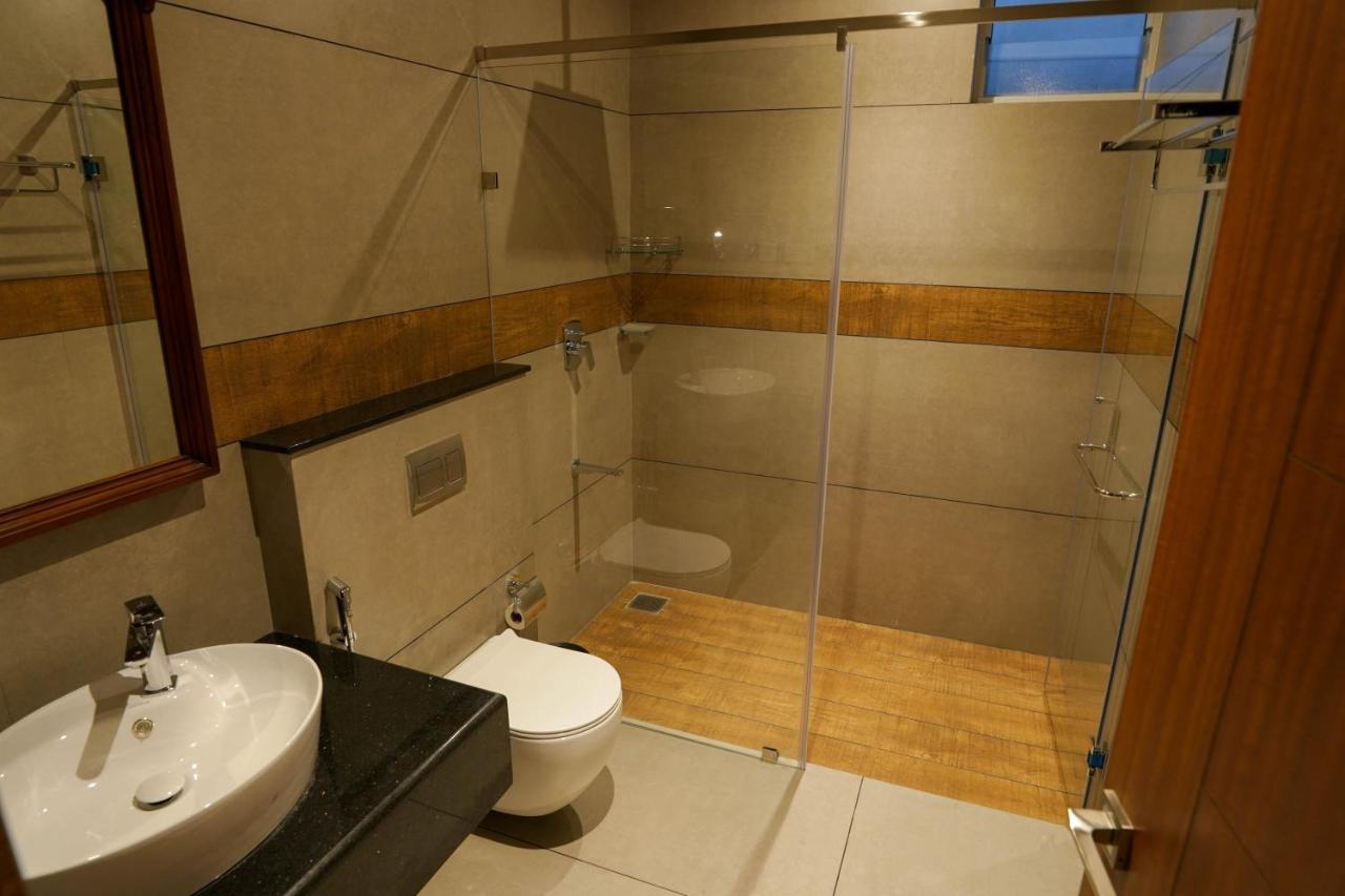 Hotel Heritage Plaza Котаям Екстериор снимка