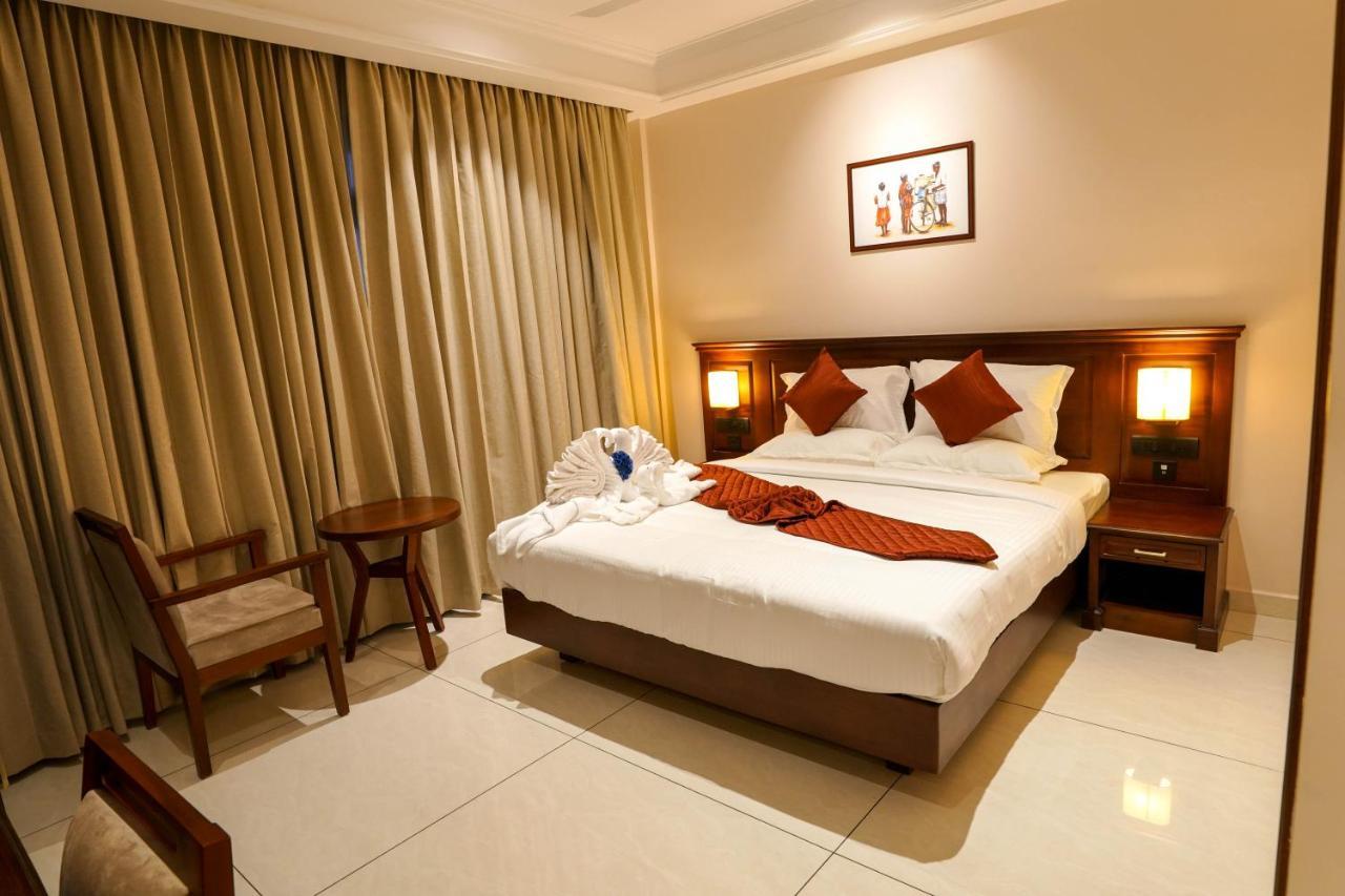 Hotel Heritage Plaza Котаям Екстериор снимка