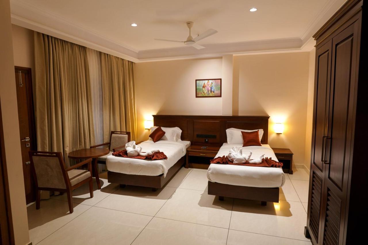 Hotel Heritage Plaza Котаям Екстериор снимка