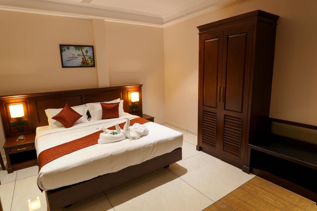 Hotel Heritage Plaza Котаям Екстериор снимка