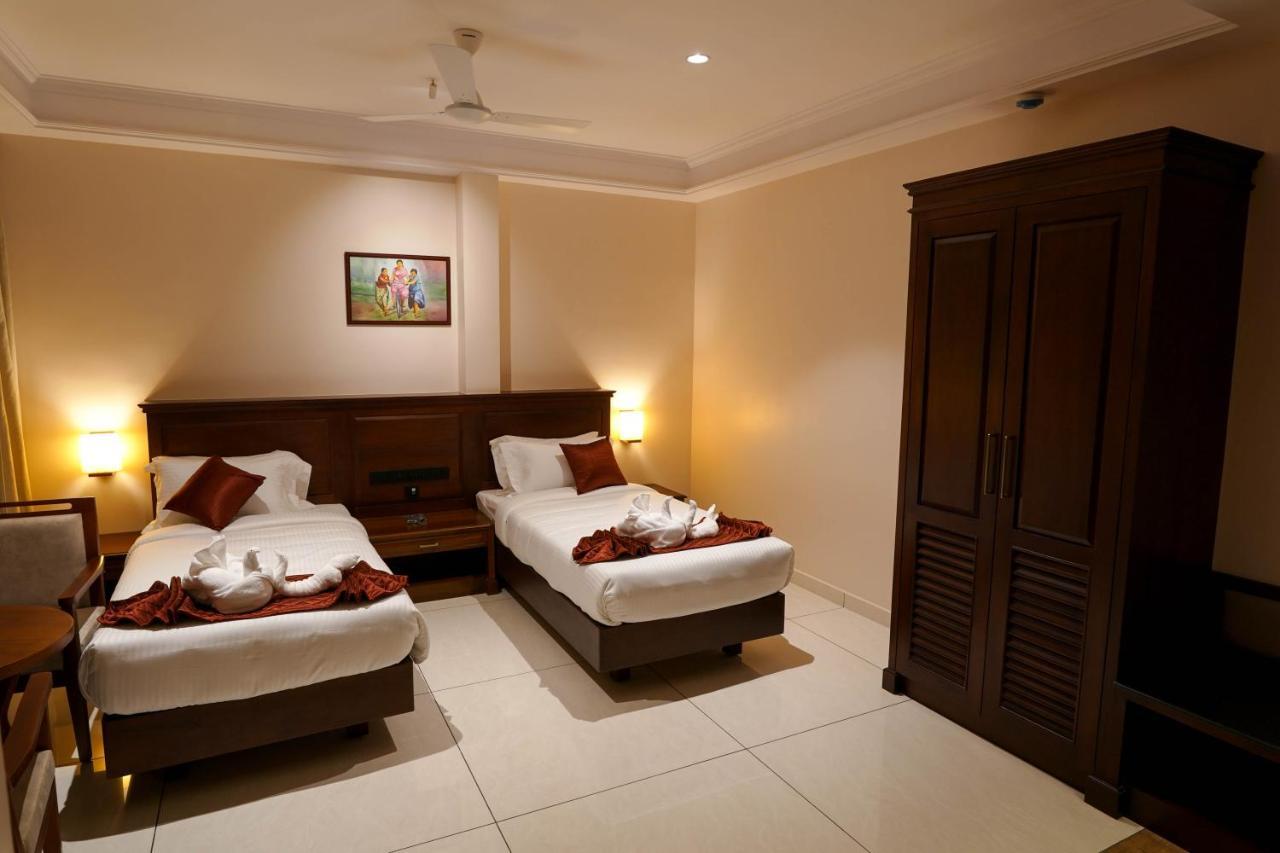 Hotel Heritage Plaza Котаям Екстериор снимка